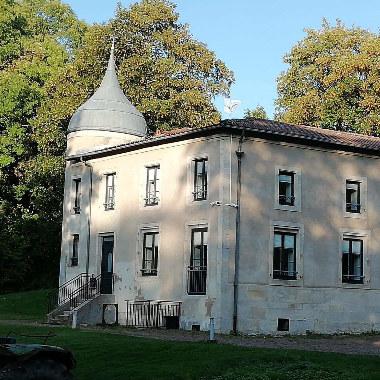 Lodge Hotel De Sommedieue Verdun المظهر الخارجي الصورة